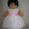T17 Creme jurkje met roosjes voor poppen van ca 28 t/m 34 cm
