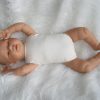 AD7d Levensechte Babypop soft body Lisa met slaapogen kleding en speen 52 cm - Afbeelding 13