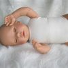 AD7 Levensechte Babypop softbody met slaapogen zonder kleding met speen 52 cm - Afbeelding 2