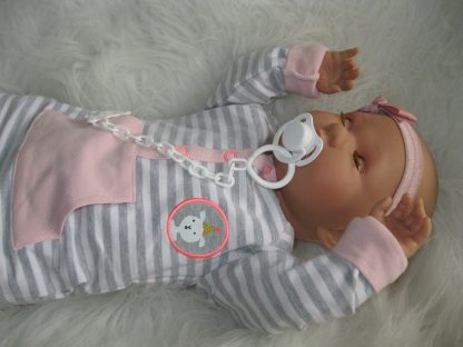 AD7c Levensechte Babypop softbody Lisa met slaapogen kleding inclusief speen 52 cm - Afbeelding 11