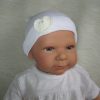 SA01a Mutsje wit met hartje passend voor alle babypoppen