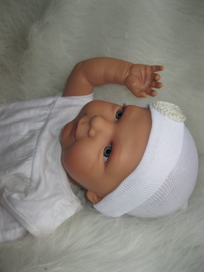Poppen mutsje wit met hartje passend voor babypoppen van 42 t/m 55 cm - Afbeelding 2