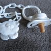 Speen wit met speenketting passend voor babypoppen Antonio Juan - zie omschrijving tekst - Afbeelding 3