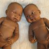 L30 Llorens levensechte babypop tweeling fullbody donker jongen en meisje inclusief speen 45 cm - Afbeelding 4