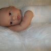 AD9d Levensechte Babypop Leoni softbody bruine ogen in 2 delig setje wit en speen 52 cm - Afbeelding 12