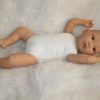 AD9d Levensechte Babypop Leoni softbody bruine ogen in 2 delig setje wit en speen 52 cm - Afbeelding 21