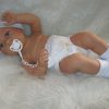 ADK0 Levensechte Babypop Newborn Jongen fullbody blank 52 cm in luier mutsje slofjes en speen - Afbeelding 8