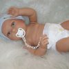 ADK0 Levensechte Babypop Newborn Jongen fullbody blank 52 cm in luier mutsje slofjes en speen - Afbeelding 9