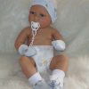 ADK0 Levensechte Babypop Newborn Jongen fullbody blank 52 cm in luier mutsje slofjes en speen - Afbeelding 10