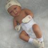ADK1g Levensechte Babypop Newborn Jongen fullbody blank 52 cm in luier mutsje en slofjes - Afbeelding 3