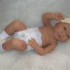 ADK1g Levensechte Babypop Newborn Jongen fullbody blank 52 cm in luier mutsje en slofjes - Afbeelding 11