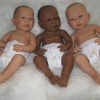 ADK0 Levensechte Babypop Newborn Jongen fullbody blank 52 cm in luier mutsje slofjes en speen - Afbeelding 6