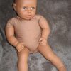 P13a Grote Babypop soft body getint  60 cm in roze kleding en speen - Afbeelding 7