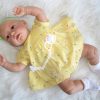 AD8e Levensechte Babypop Kristina softbody bruine ogen in geel gebloemd en speen 52 cm - Afbeelding 19