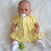 AD8e Levensechte Babypop Kristina softbody bruine ogen in geel gebloemd en speen 52 cm - Afbeelding 13