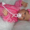 AD8c Levensechte Babypop Kristina soft body blauwe ogen met roze kleding en speen 52 cm - Afbeelding 5