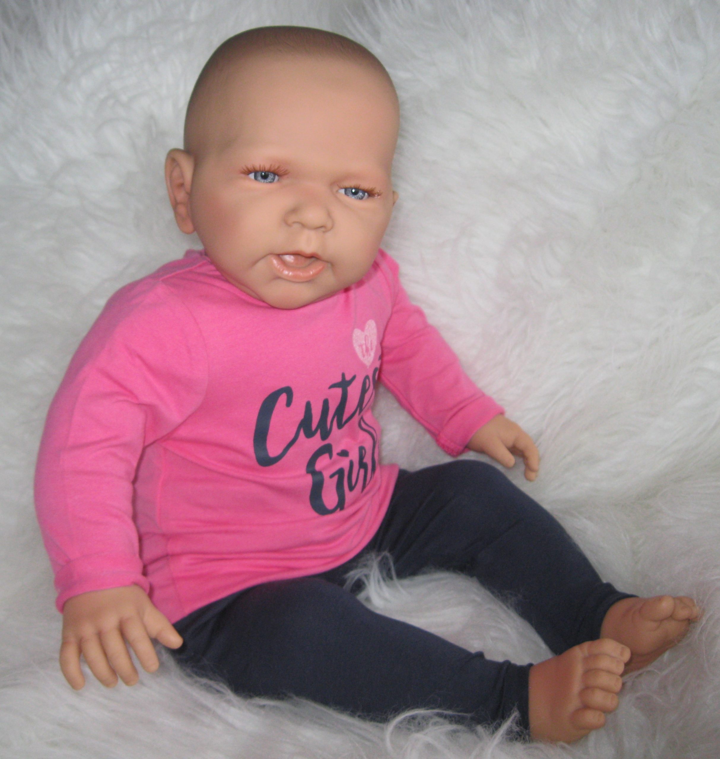 Christian Onderscheiden straal AD5c Levensechte Babypop softbody pop Romy in kleding roze met blauw 53 cm  – Selintoys