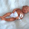 PD07d Babypop Duimelotje Meisje getint met kleding en speen 42 cm - Afbeelding 13