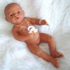 PD07d Babypop Duimelotje Meisje getint met kleding en speen 42 cm - Afbeelding 7
