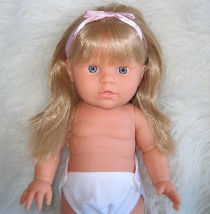 PD09a Pop full body Meisje blank met blond lang haar 43 cm