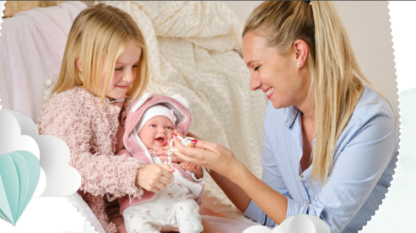 L13a Llorens levensechte babypop soft body vrolijk met geluid kleding en speen 42cm - Afbeelding 8