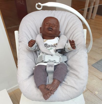 P03r Levensechte Babypop Newborn Jongen donker met romper 52 cm - Afbeelding 10