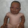 AD3l8 Levensechte Babypop soft body pop Naomi donker met kleding 53 cm - Afbeelding 9
