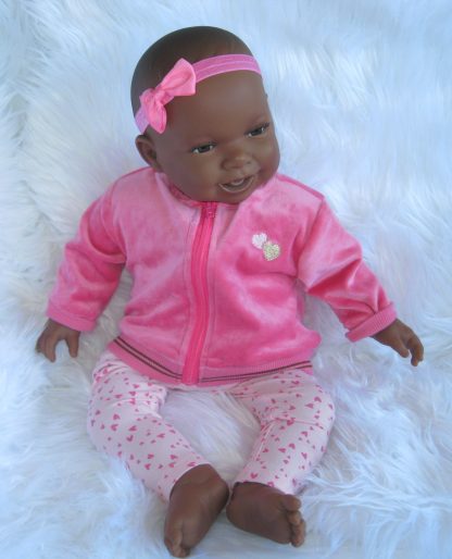 AD3b Levensechte Babypop soft body pop Naomi donker met kleding 53 cm - Afbeelding 5