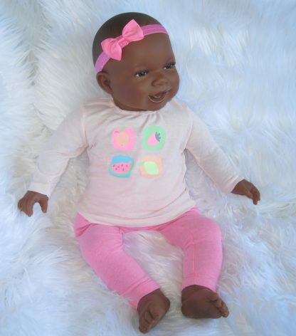 AD3l8 Levensechte Babypop soft body pop Naomi donker met kleding 53 cm - Afbeelding 5