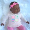 AD3l8 Levensechte Babypop soft body pop Naomi donker met kleding 53 cm