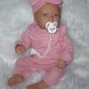 AD8m Levensechte Babypop Lily softbody met wafelpakje met hoofdband roze en speen 52 cm - Afbeelding 9
