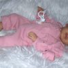 AD8m Levensechte Babypop Lily softbody met wafelpakje met hoofdband roze en speen 52 cm - Afbeelding 19