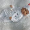 AD9d Levensechte Babypop Leoni softbody bruine ogen in 2 delig setje wit en speen 52 cm - Afbeelding 35