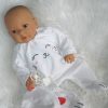 AD9d Levensechte Babypop Leoni softbody bruine ogen in 2 delig setje wit en speen 52 cm - Afbeelding 30