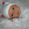 AD9d Levensechte Babypop Leoni softbody bruine ogen in 2 delig setje wit en speen 52 cm - Afbeelding 3