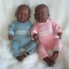 P03k Levensechte Babypopen Set van 2 poppen 1 Meisje en 1 Slapend Jongetje in kleding 52 cm - Afbeelding 6