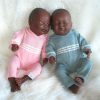 P03k Levensechte Babypopen Set van 2 poppen 1 Meisje en 1 Slapend Jongetje in kleding 52 cm