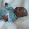 P03k Levensechte Babypopen Set van 2 poppen 1 Meisje en 1 Slapend Jongetje in kleding 52 cm - Afbeelding 10