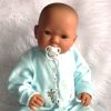 AD7d Levensechte Babypop soft body Lisa met slaapogen kleding en speen 52 cm - Afbeelding 17