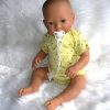 AD7g Levensechte Babypop soft body Lisa met slaapogen romper en speen 52 cm - Afbeelding 9