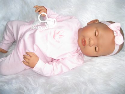 AD7e Levensechte Babypop soft body Lisa met slaapogen kleding en speen 52 cm - Afbeelding 19