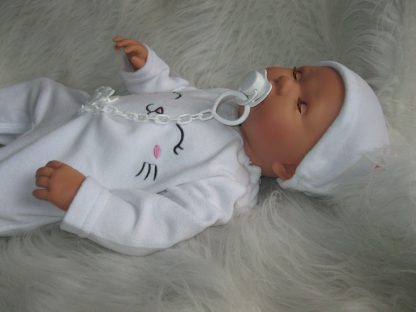 AD7a Levensechte Babypop soft body Lisa met slaapogen kleding en speen 52 cm - Afbeelding 13