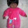 SB36b Berbesa soft body pop donker met lang zwart haar met kleding en speen 62 cm - Afbeelding 16
