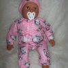 P13a Grote Babypop soft body getint  60 cm in roze kleding en speen - Afbeelding 26