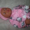 P13a Grote Babypop soft body getint  60 cm in roze kleding en speen - Afbeelding 10