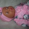 P13a Grote Babypop soft body getint  60 cm in roze kleding en speen - Afbeelding 23