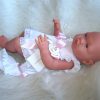 AS08 Asi full body babypop Maria meisje in kleding deken kussen en speen 43 cm - Afbeelding 2