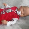 AD7b Levensechte Babypop soft body Lisa met slaapogen Kerstkleding speen 52 cm - Afbeelding 8