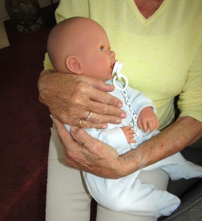 AD7e Levensechte Babypop soft body Lisa met slaapogen kleding en speen 52 cm - Afbeelding 19
