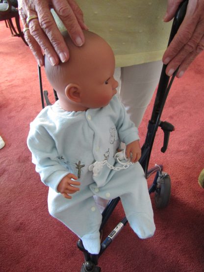 AD7e Levensechte Babypop soft body Lisa met slaapogen kleding en speen 52 cm - Afbeelding 21